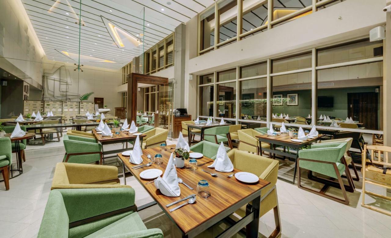 The Fern Residency Karad Hotell Eksteriør bilde